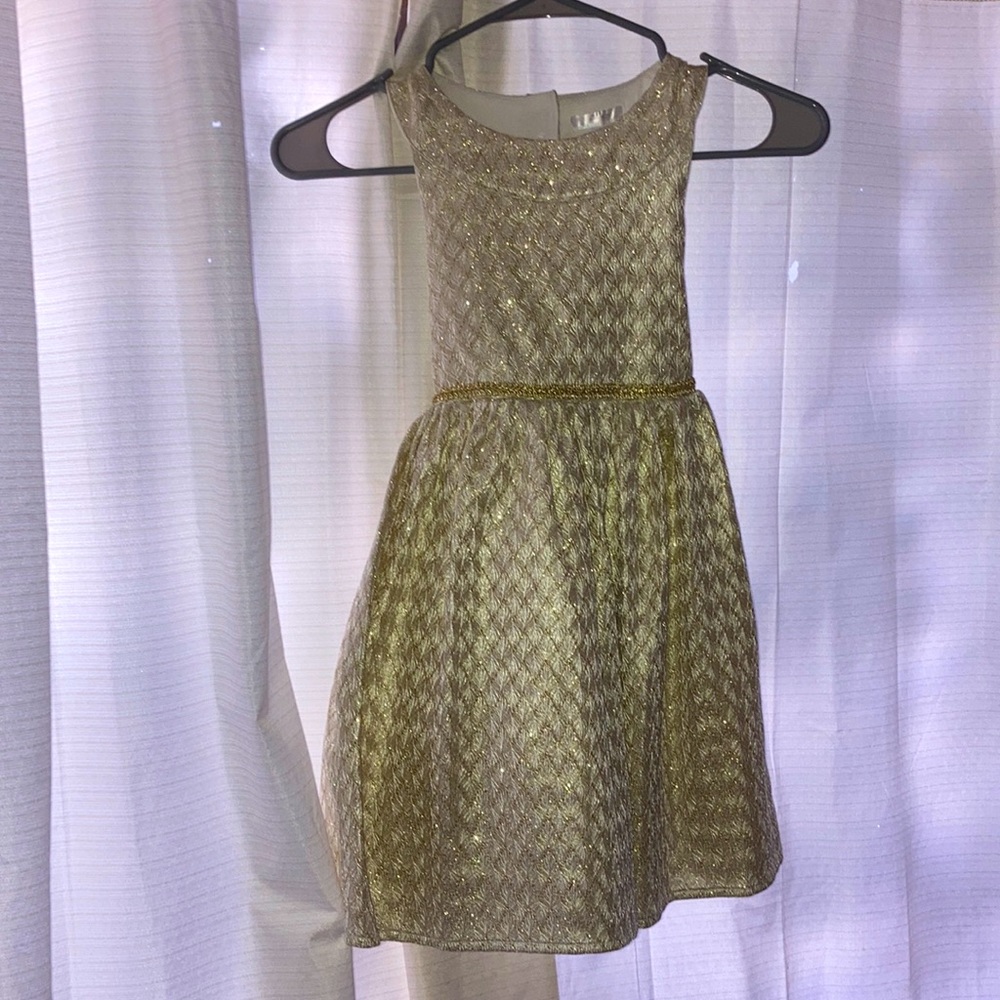 Girls size 5/6 formal gold and white/cream dress.